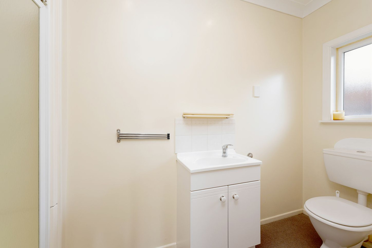 828m2 section, Brick and tile 3 beds 2 baths house with double garage, 27 Metcalfe Road, Ranui, Auckland
