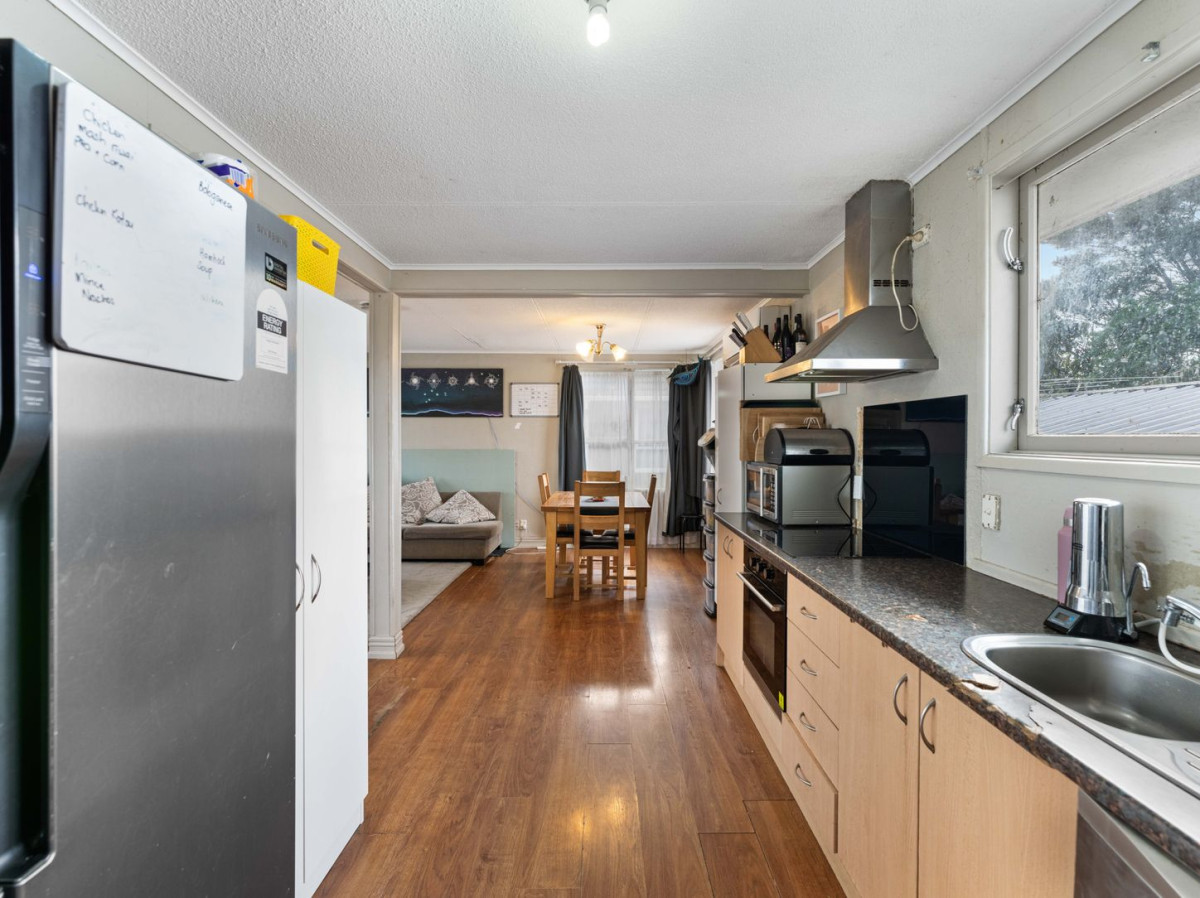 847m2 section, 3 beds 1 bath house with standalone garage, the owners have simply outgrown the home with a large and growing family, 39 Blake Road, Mangere East, Auckland