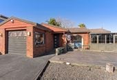 120m2 Brick and tile 3 beds 1 bath house with garage, 2/16 Ultima Place, Clover Park, Auckland