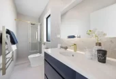 2 kitchens, 6 beds (4 ensuites) 5.5 baths house with double garage and 2 beds granny, 39 Park Green Avenue, Karaka, Auckland