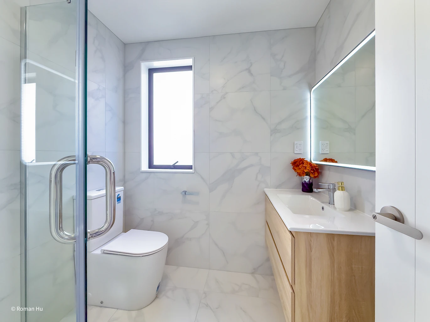Urgent Sell! Westgate Duplex Move In Now, 3 beds 2.5 baths home with car park, The Vendor is very motivated, 168 Kerepi Street Westgate, Auckland