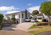 For rent, Newly carpeted 3 beds 1 bath main house with garage in the front, available 27th July, 59 La Trobe Street, Pakuranga, Auckland