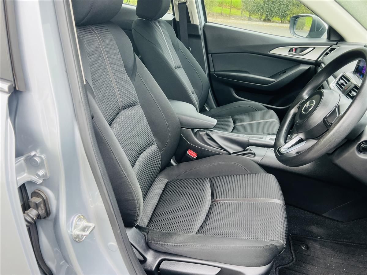 2018 Mazda Axela APPLE CAR PLAY 44000 KMS ONLY Hatchback Automatic, 5 seats, Petrol, 1,500 cc