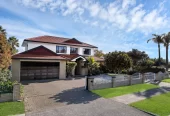 Grand Family Living on 806m² in Dannemora, 280m2 6 beds 3 baths house with double garage, Botany Downs Secondary College zone, 15 Kilkenny Drive East Tamaki Heights, Auckland