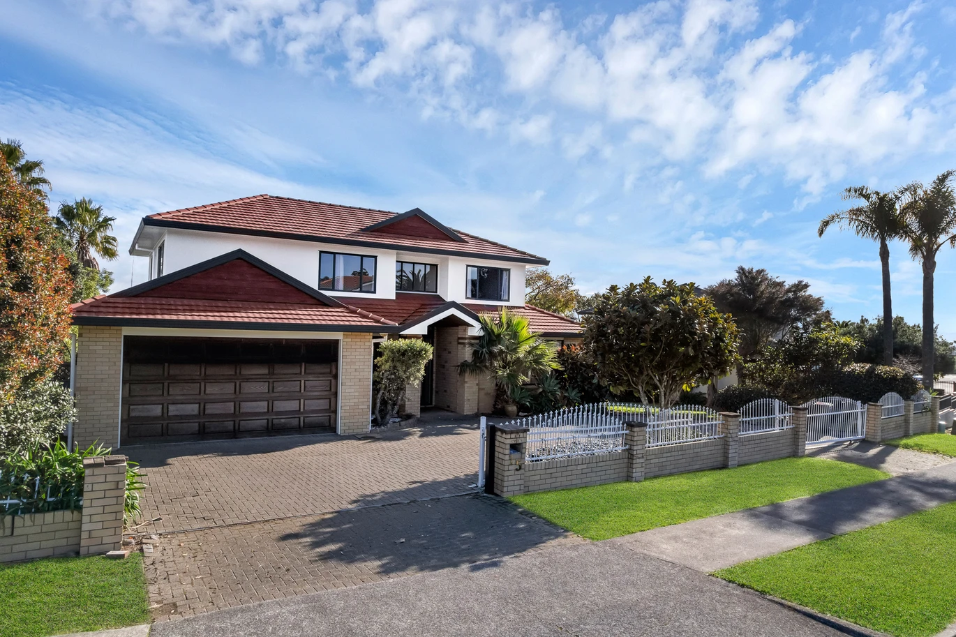 Grand Family Living on 806m² in Dannemora, 280m2 6 beds 3 baths house with double garage, Botany Downs Secondary College zone, 15 Kilkenny Drive East Tamaki Heights, Auckland
