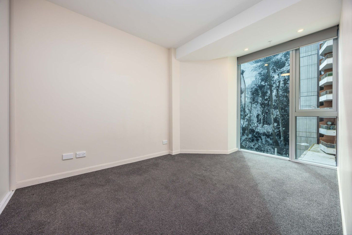 The overseas owner is motivated to achieve a sale, Auckland Girls Grammar school zone, 44m2 Freehold 2 beds 1 bath apartment, 222/135 Hobson Street, Auckland Central, Auckland