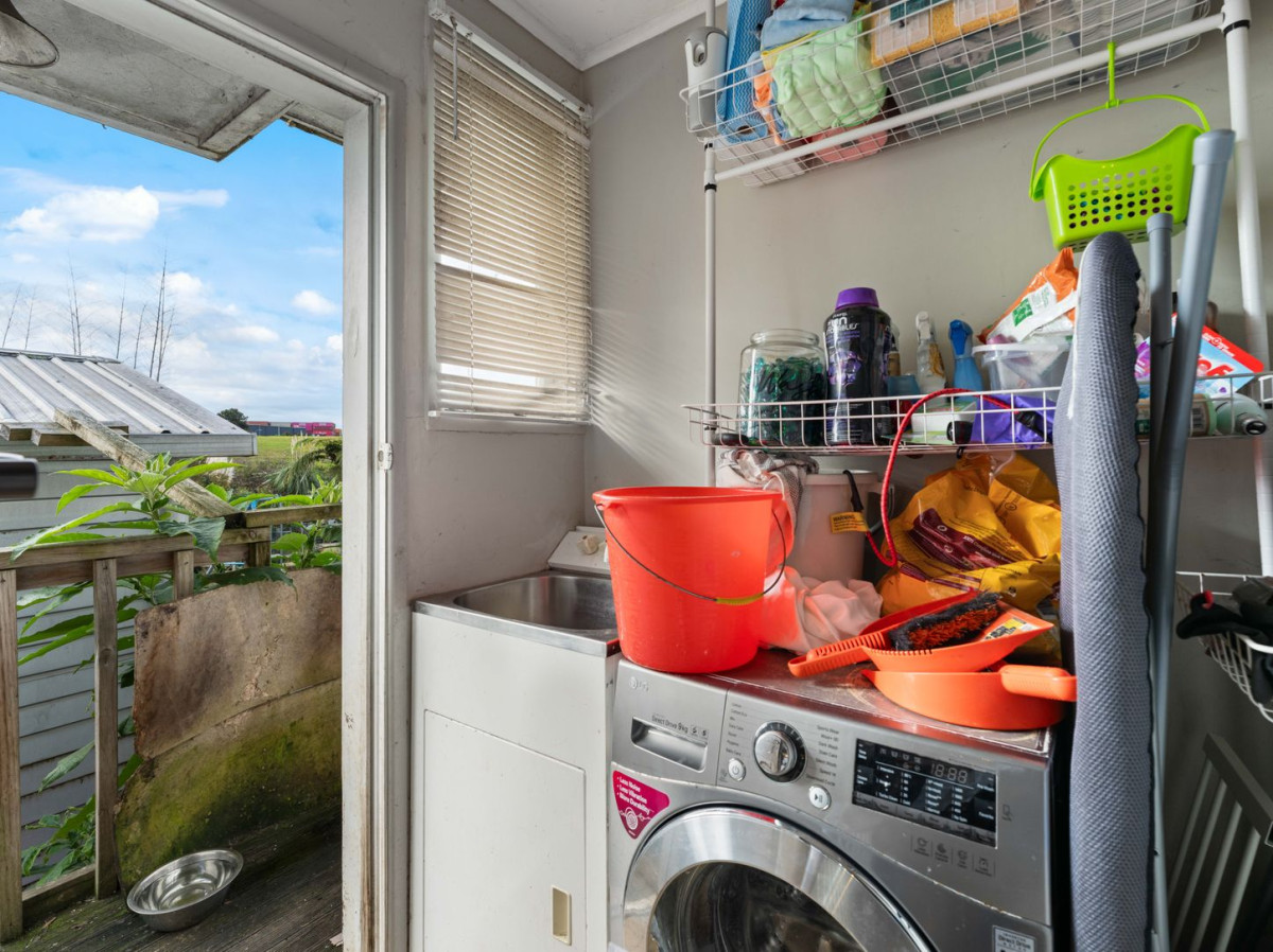 847m2 section, 3 beds 1 bath house with standalone garage, the owners have simply outgrown the home with a large and growing family, 39 Blake Road, Mangere East, Auckland