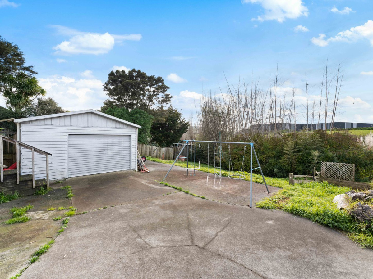 847m2 section, 3 beds 1 bath house with standalone garage, the owners have simply outgrown the home with a large and growing family, 39 Blake Road, Mangere East, Auckland