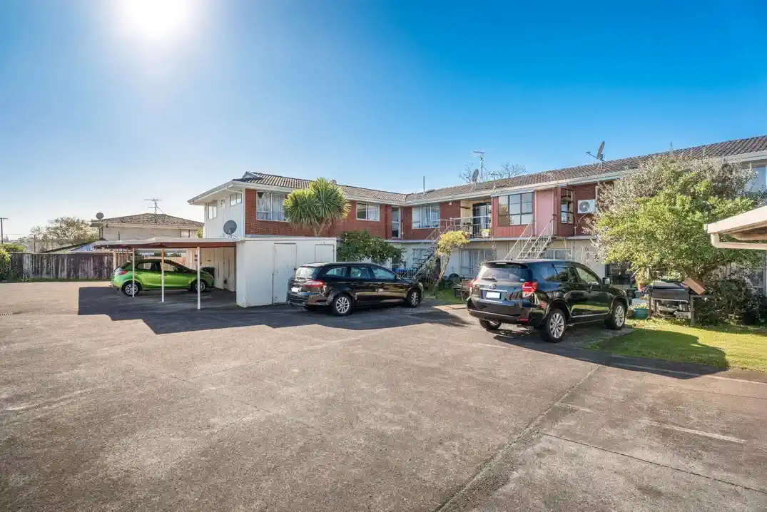 For rent, 2 beds 1 bath ground floor unit with carport, Available Now. 3/67a Princes Street, Otahuhu, Auckland