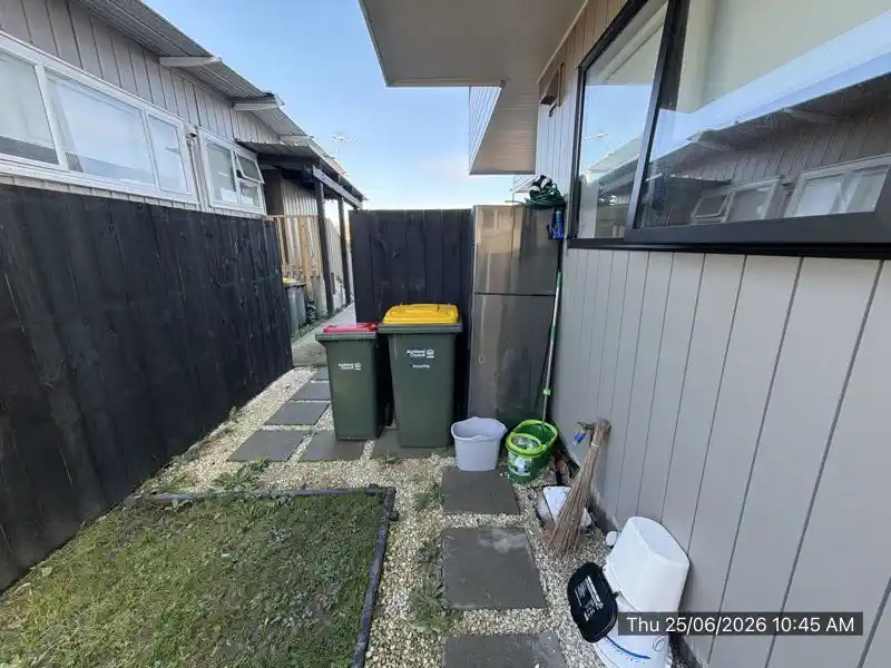 For rent, 3 beds 2 baths home, Available on 27th July, 2/5 Browns Road, Manurewa, Auckland
