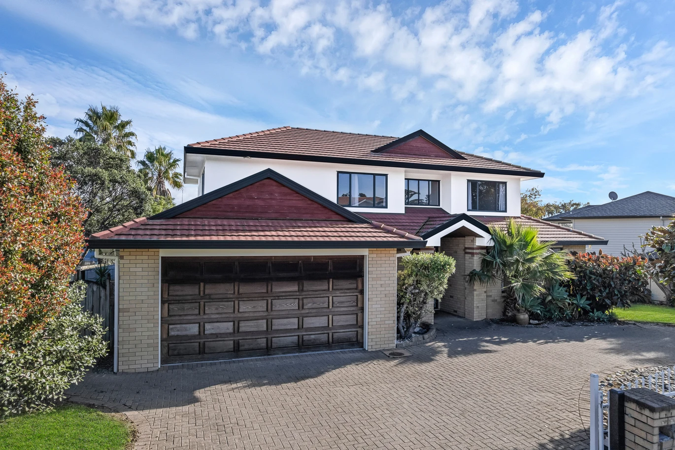 Grand Family Living on 806m² in Dannemora, 280m2 6 beds 3 baths house with double garage, Botany Downs Secondary College zone, 15 Kilkenny Drive East Tamaki Heights, Auckland