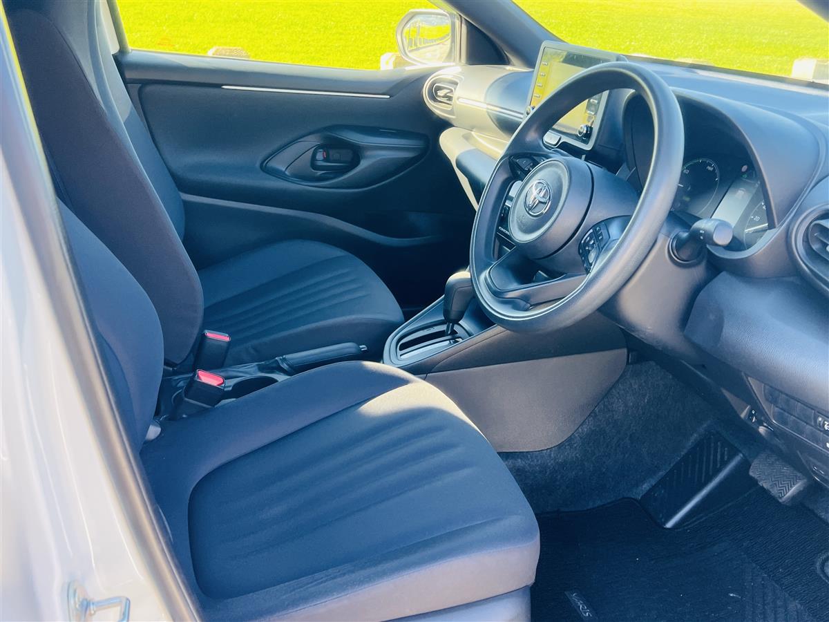2021 Toyota Yaris HYBRID CRUISE CONTROL SMART KEY Hatchback Automatic, 5 seats, Hybrid, Petrol, 1,500 cc, 32,708 km