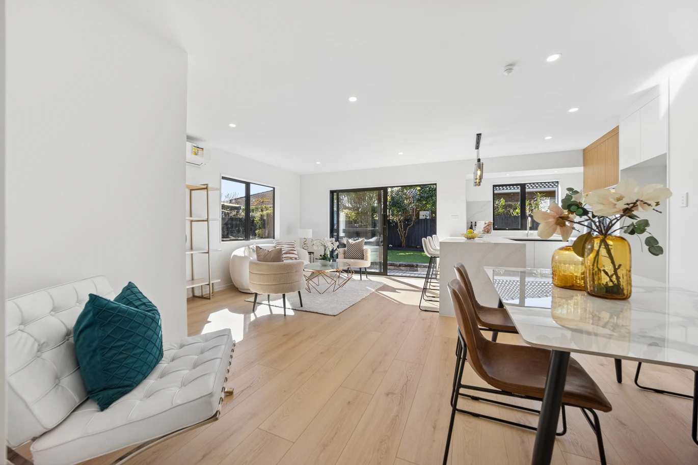 Standalone Brick and tile 2 beds 1 bath home with garage, 3/43 Alverston Street Waterview, Auckland