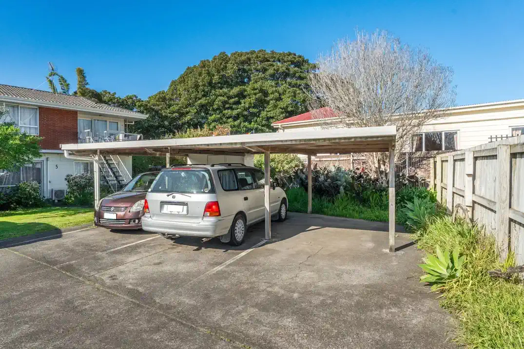 For rent, 2 beds 1 bath ground floor unit with carport, Available Now. 3/67a Princes Street, Otahuhu, Auckland