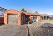 120m2 Brick and tile 3 beds 1 bath house with garage, 2/16 Ultima Place, Clover Park, Auckland
