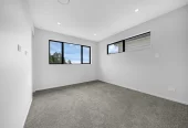 2 kitchens, 6 beds (2 ensuites) 4.5 baths house with garage and 1 bed granny, 65 Rashni Road Flat Bush, Auckland