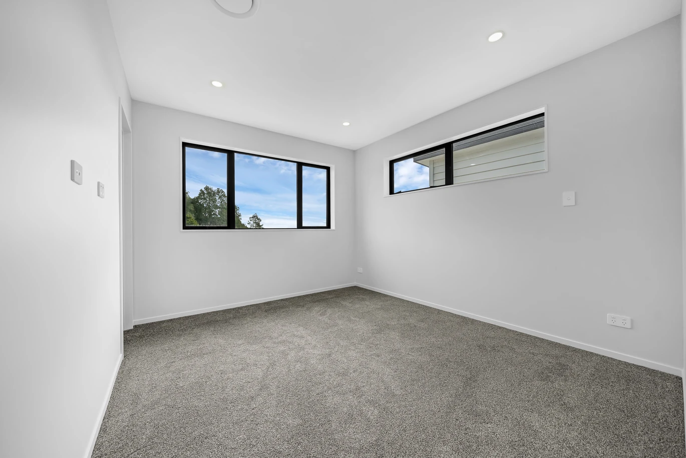 2 kitchens, 6 beds (2 ensuites) 4.5 baths house with garage and 1 bed granny, 65 Rashni Road Flat Bush, Auckland