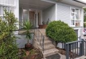 For rent, Newly carpeted 3 beds 1 bath main house with garage in the front, available 27th July, 59 La Trobe Street, Pakuranga, Auckland