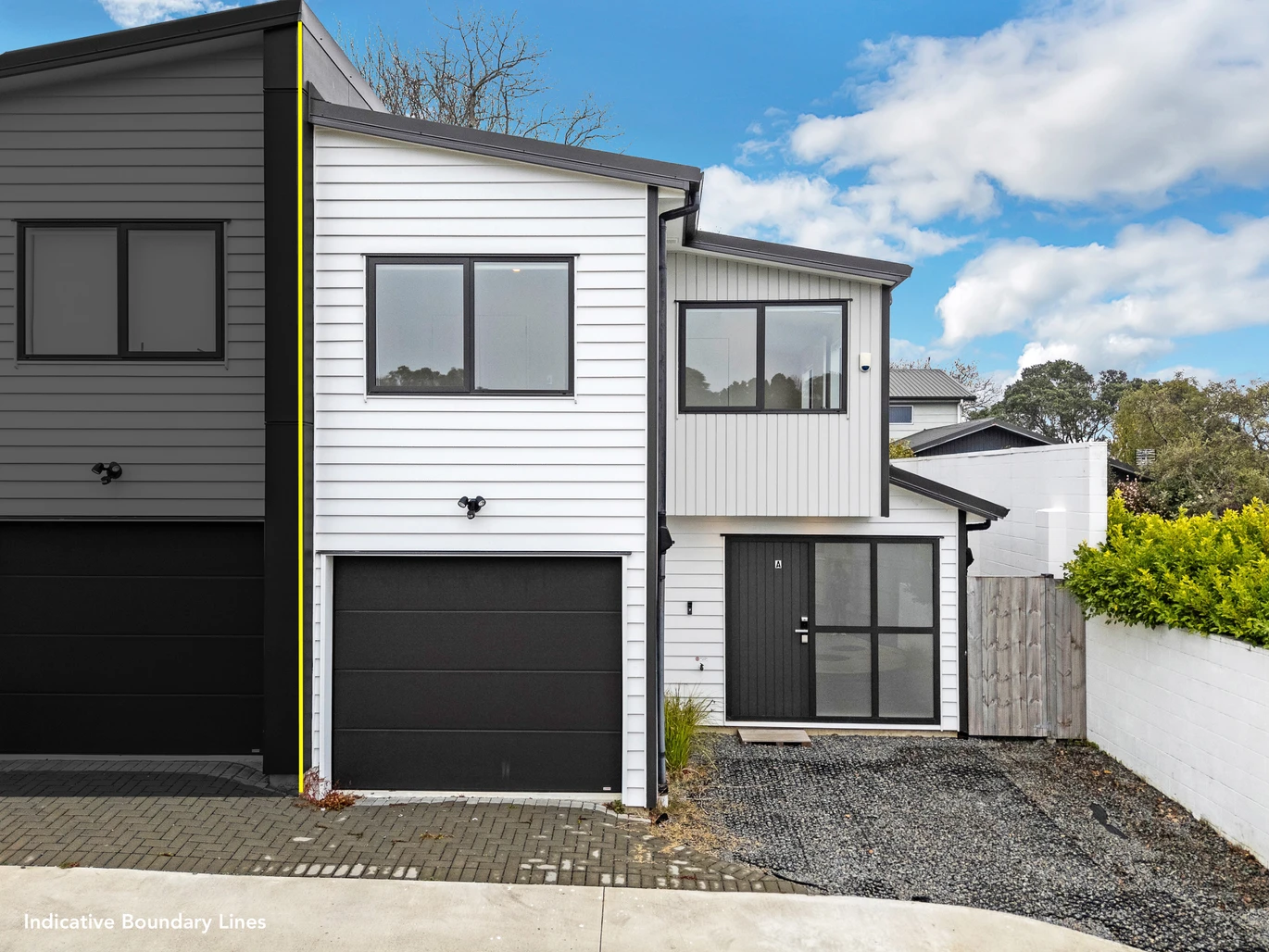 3 beds 2.5 baths home with garage, zoned for Howick Primary School, Howick Intermediate School, and Pakuranga College, 19A & D Vida Place Howick, Auckland
