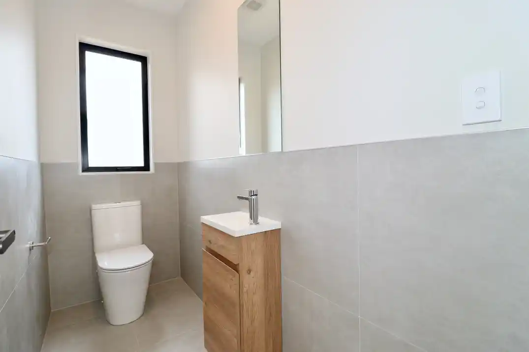 For rent, No Pet, No smoker, 5 beds 3 baths house with garage, including a self-contained 1-bedroom unit with its own living area, separate entry, and subletting allowed, Available from the 7th July, 13 Ngakau Road, Drury, Auckland