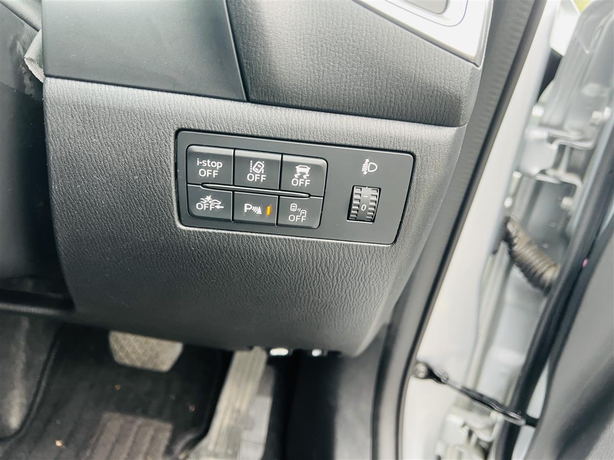2018 Mazda Axela APPLE CAR PLAY 44000 KMS ONLY Hatchback Automatic, 5 seats, Petrol, 1,500 cc