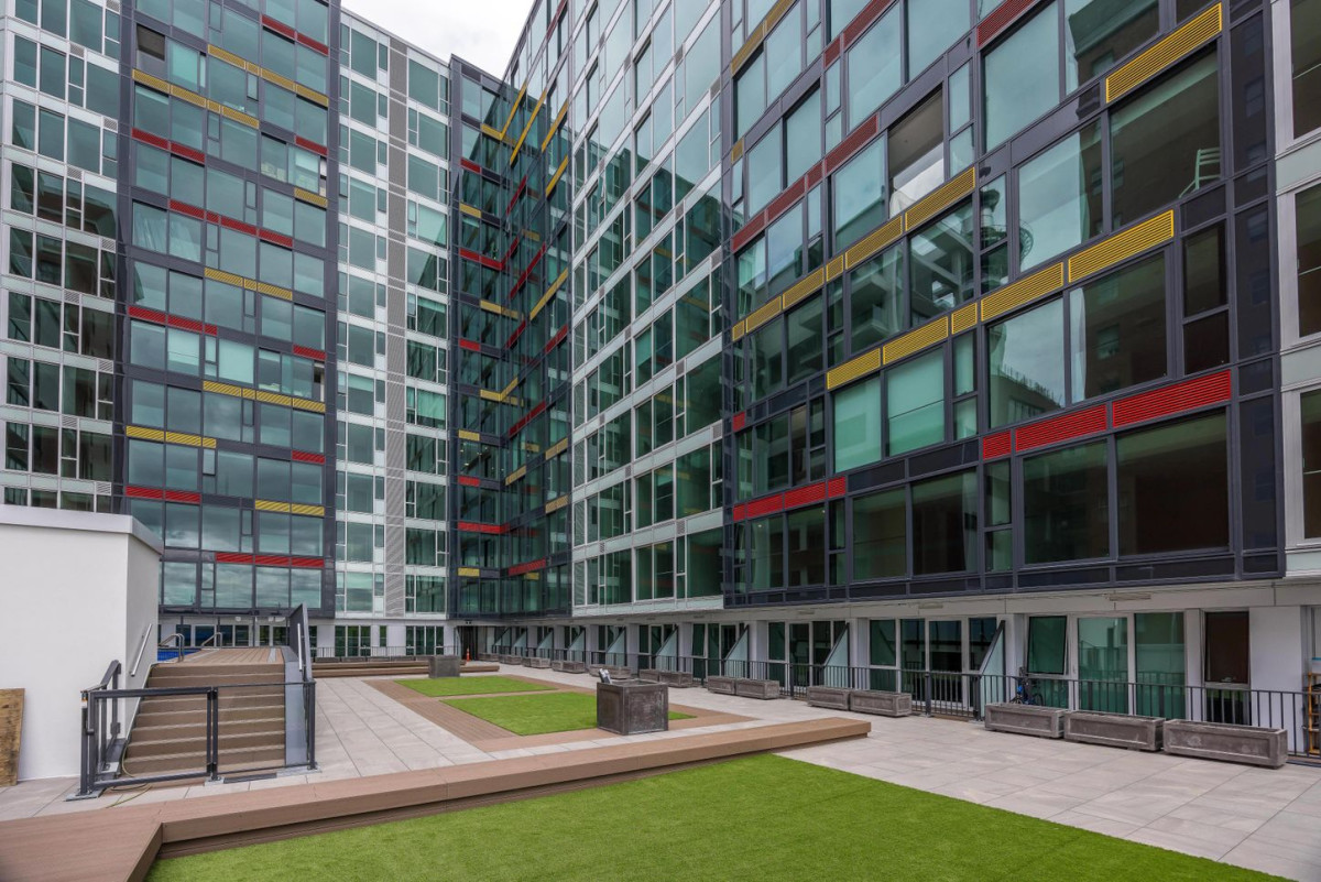 The overseas owner is motivated to achieve a sale, Auckland Girls Grammar school zone, 44m2 Freehold 2 beds 1 bath apartment, 222/135 Hobson Street, Auckland Central, Auckland