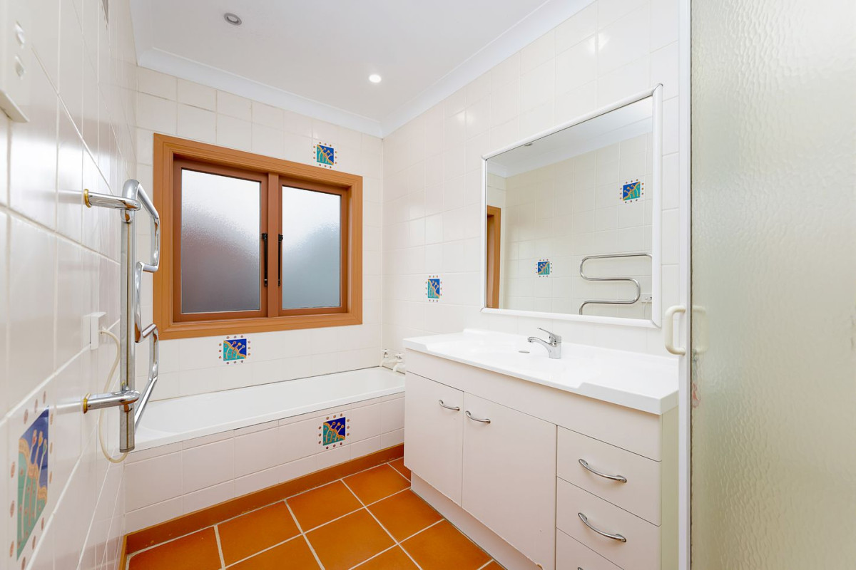 828m2 section, Brick and tile 3 beds 2 baths house with double garage, 27 Metcalfe Road, Ranui, Auckland