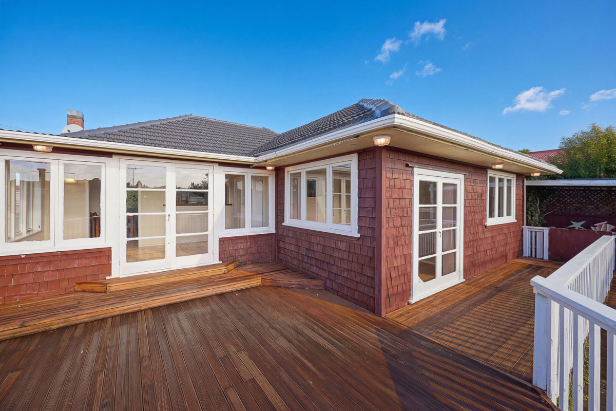 828m2 section, Brick and tile 3 beds 2 baths house with double garage, 27 Metcalfe Road, Ranui, Auckland