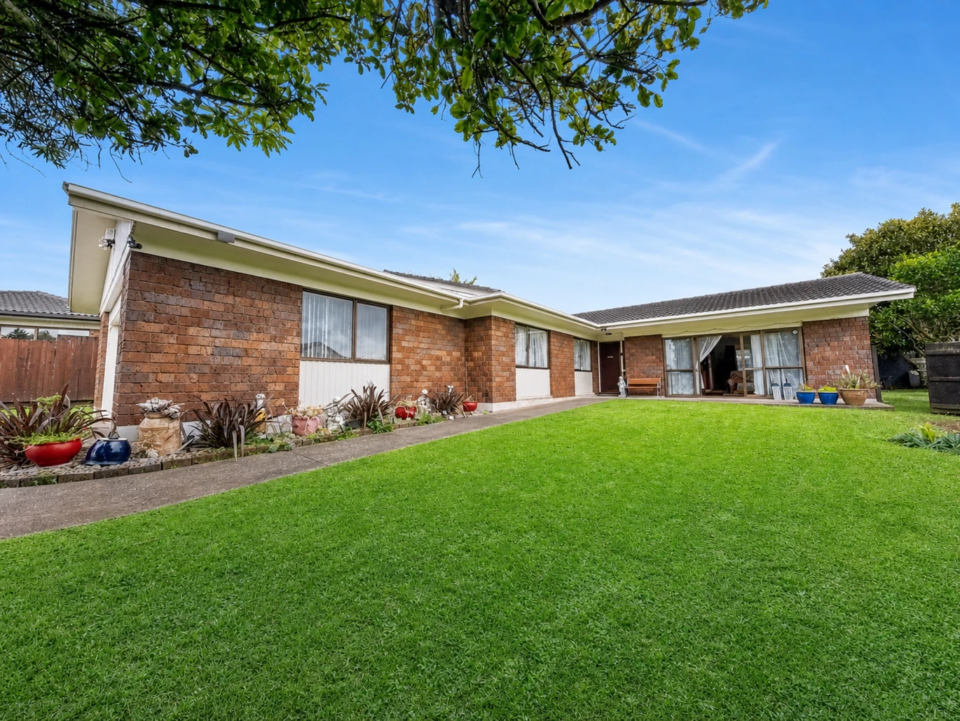 651m2 section, 200m2 Brick and tile 3 beds 2 baths house with double garage, 36 Frank Evans Place Henderson, Auckland