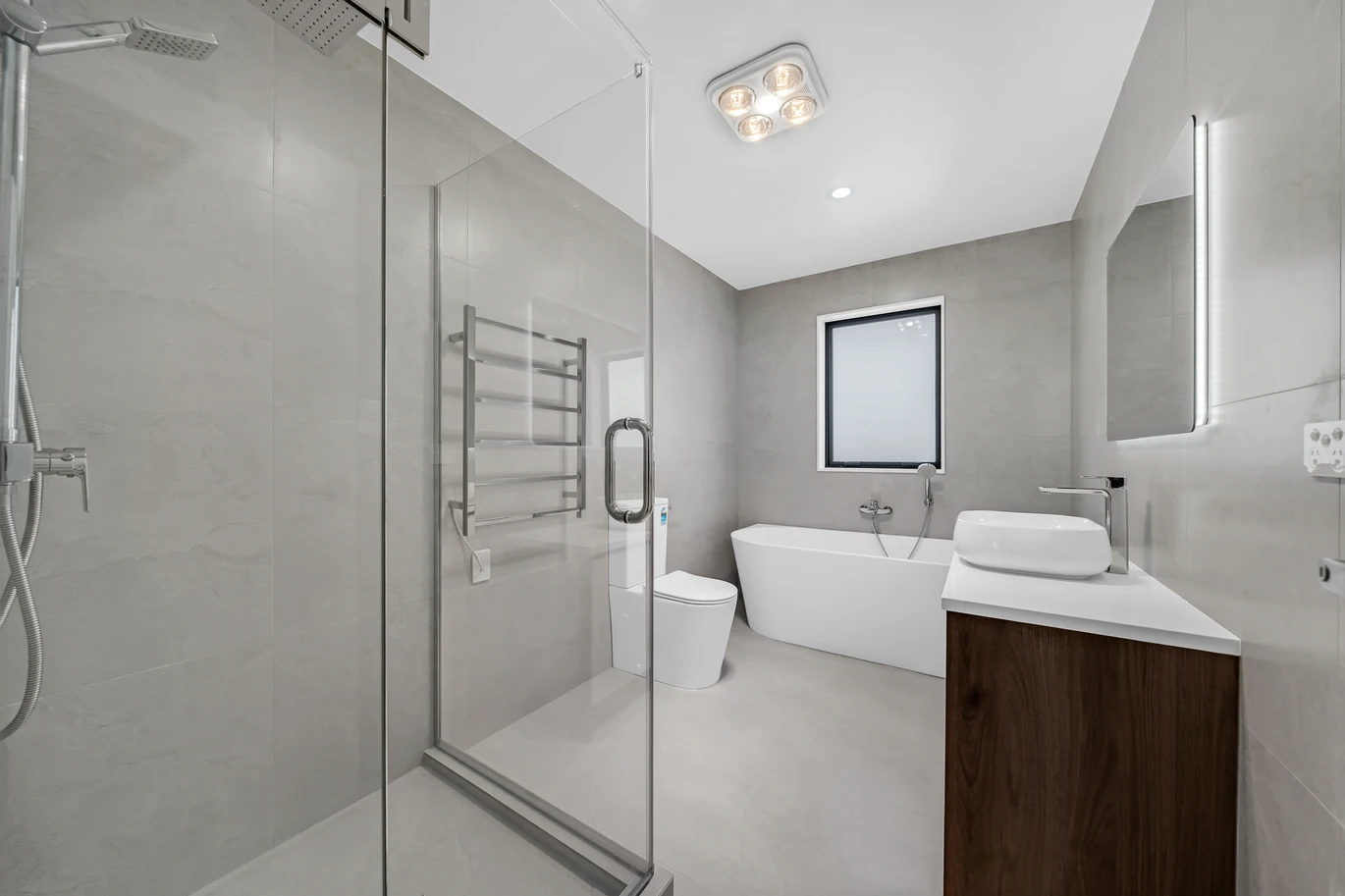 2 kitchens, 6 beds (2 ensuites) 4.5 baths house with garage and 1 bed granny, 65 Rashni Road Flat Bush, Auckland