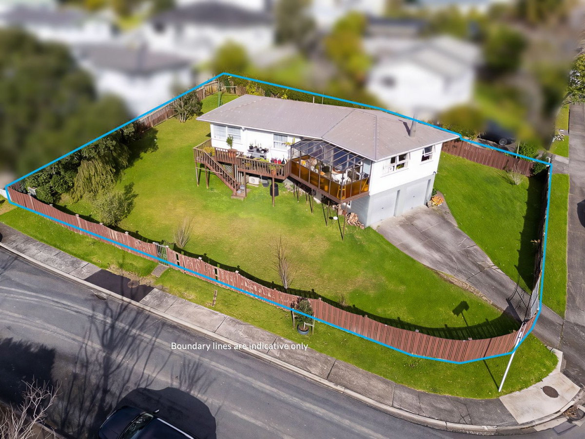 731m2 section, 3 beds 1 bath house with double garage, 5 Edgewood Way, Henderson, Auckland