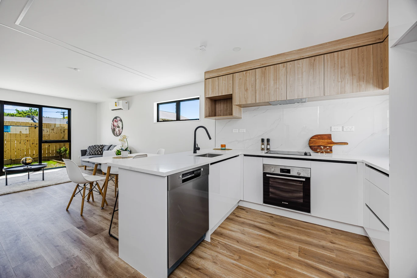 Urgent sale, 10-year Stamford building warranty, Brandnew freehold 2 beds 1.5 bath home with car park, no Body Corporate or Residents’ Society fees, 35B Albert Street Otahuhu, Auckland