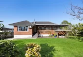 Once in nearly 25 years, 648m2 section, 225m2 Brick and tile 3 beds 1 bath house with double garage, workshop, a large rumpus and ample storage, Approx. 3 minutes to Sylvia Park Shopping Centre and motorway access, 87 Waipuna Road Mount Wellington, Auckland