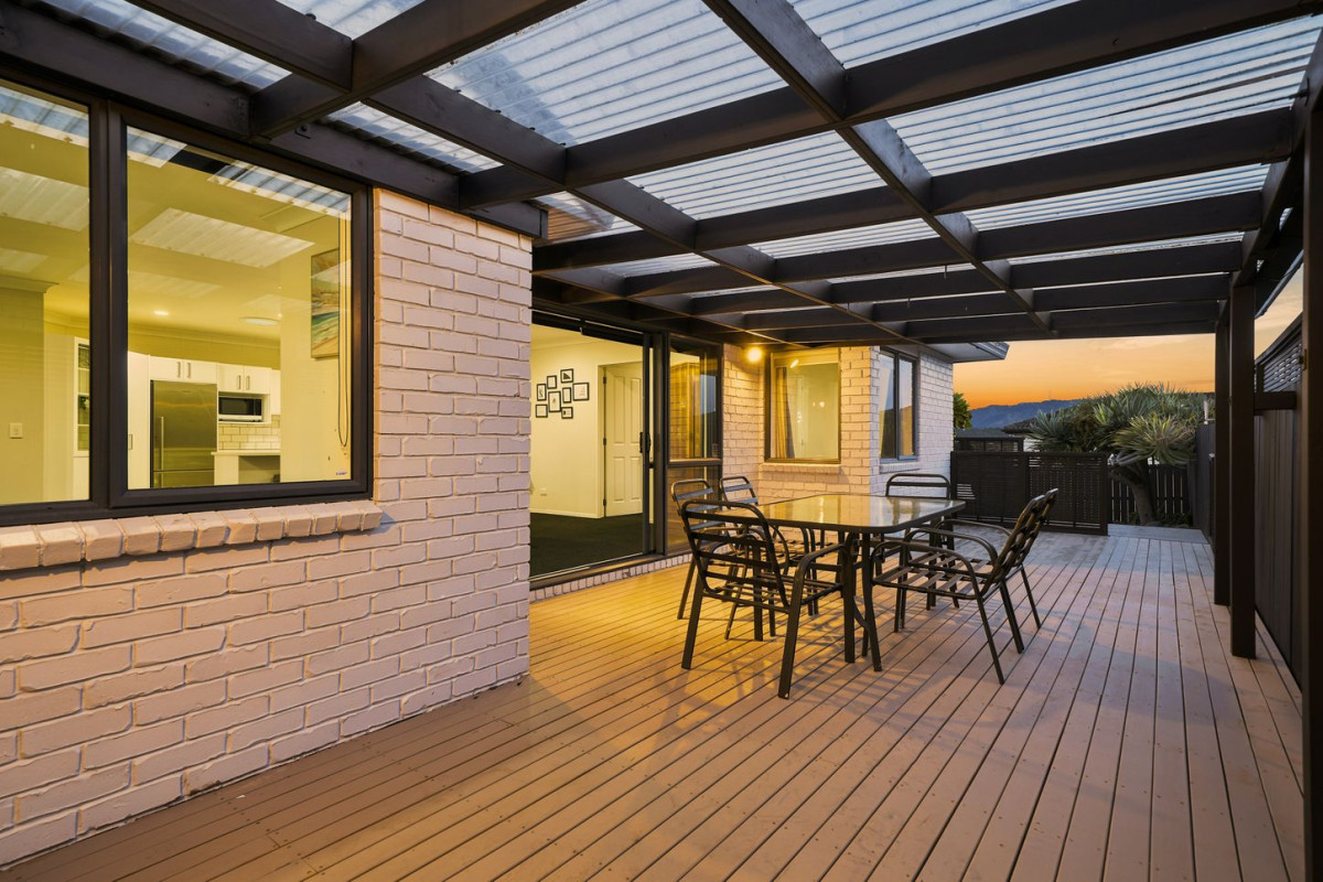 600m2 section, 228m2 Standalone 4 beds 2 baths house with double garage, 22 Tirohunga Drive, Henderson, Auckland