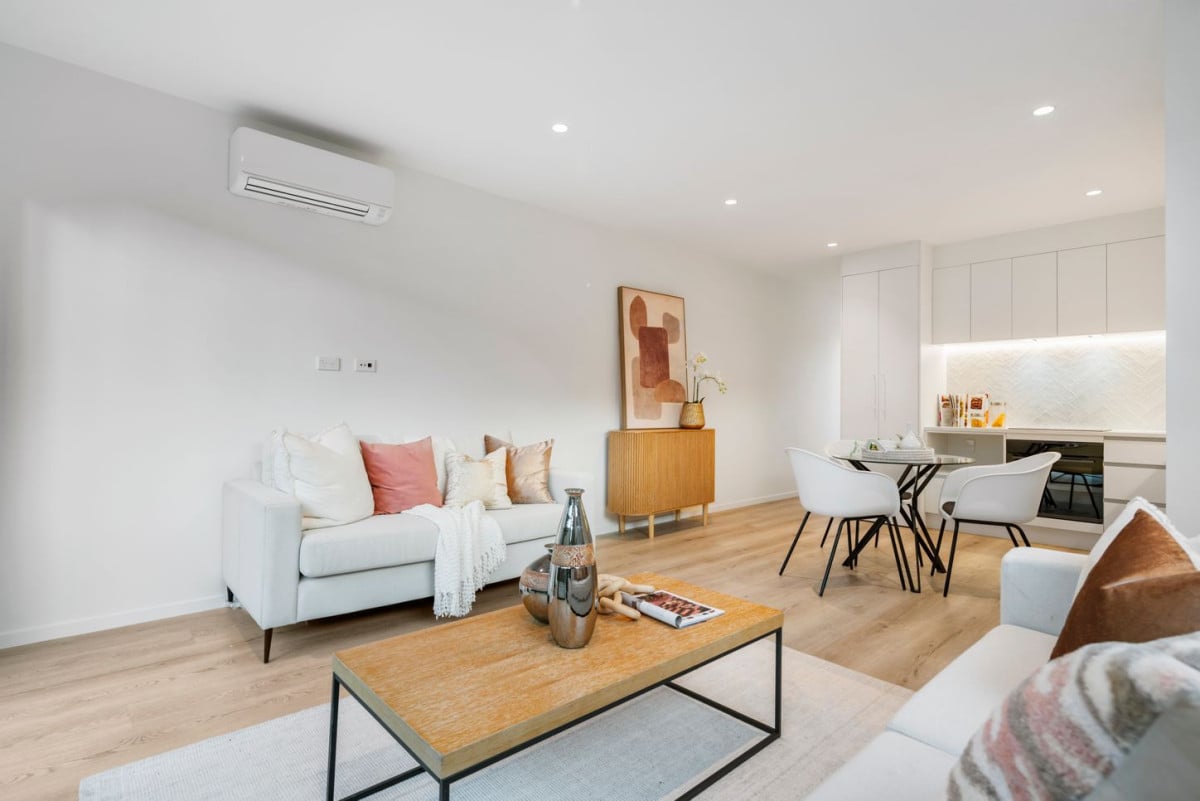 Price dropped to sell down the last 3 units, Brandnew freehold 3 beds 2.5 baths home with car park, No any Society cost, Under floor heating in both bathrooms, 11 Pharlap Drive, Northcross, Auckland