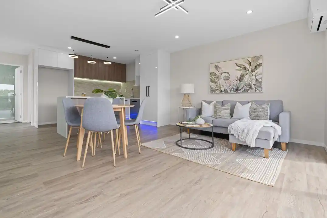 For rent, Pets by consent, No smokers, 4 beds 4 baths townhouse with garage, Available from 8th July, 1/18 Hutchinsons Road, Bucklands Beach, Auckland
