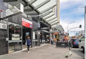 Overseas Vendor Must Sell – Double Grammar school zone (AGS & EGGS), 3 beds 2 baths apartment with 2 car parks, in the highly regarded King’s Square Apartments. 420/26 Remuera Road Newmarket, Auckland