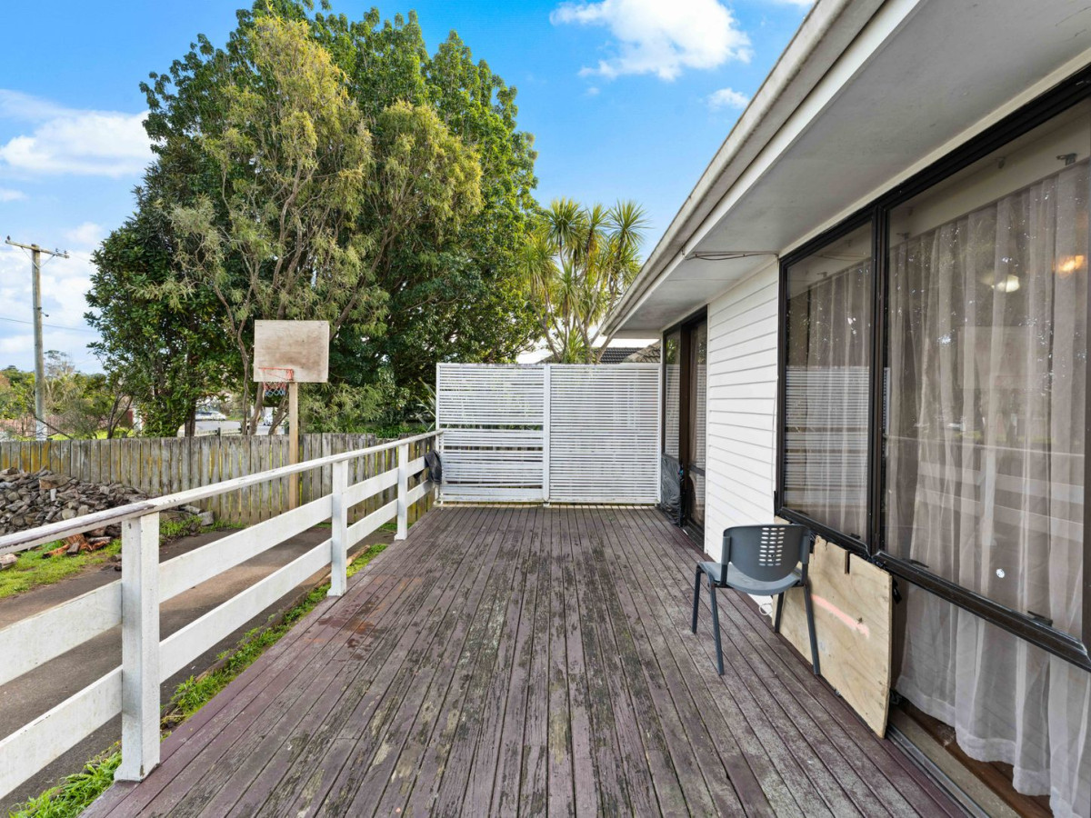 847m2 section, 3 beds 1 bath house with standalone garage, the owners have simply outgrown the home with a large and growing family, 39 Blake Road, Mangere East, Auckland