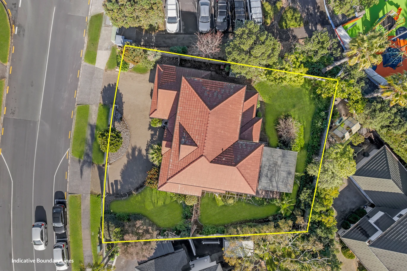Grand Family Living on 806m² in Dannemora, 280m2 6 beds 3 baths house with double garage, Botany Downs Secondary College zone, 15 Kilkenny Drive East Tamaki Heights, Auckland