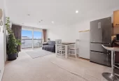 Overseas Vendor Must Sell – Double Grammar school zone (AGS & EGGS), 3 beds 2 baths apartment with 2 car parks, in the highly regarded King’s Square Apartments. 420/26 Remuera Road Newmarket, Auckland