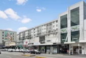 Overseas Vendor Must Sell – Double Grammar school zone (AGS & EGGS), 3 beds 2 baths apartment with 2 car parks, in the highly regarded King’s Square Apartments. 420/26 Remuera Road Newmarket, Auckland