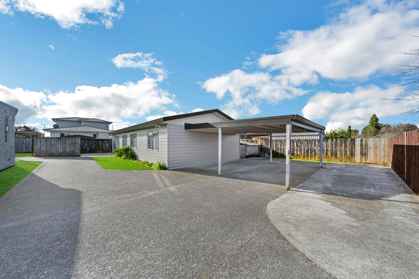 Standalone 4 beds 1 bath house with double carport, Positioned close to Bruce Pulman Park and Southgate Shopping Centre, 2/161 Old Wairoa Road Papakura, Auckland