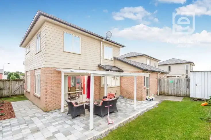 For rent, Pet-Friendly,  1 x pet allowed (subject to owner approval), 3 beds 1 bath house with garage, Available from 10th August, 11 Charta Place, Sunnyvale, Auckland