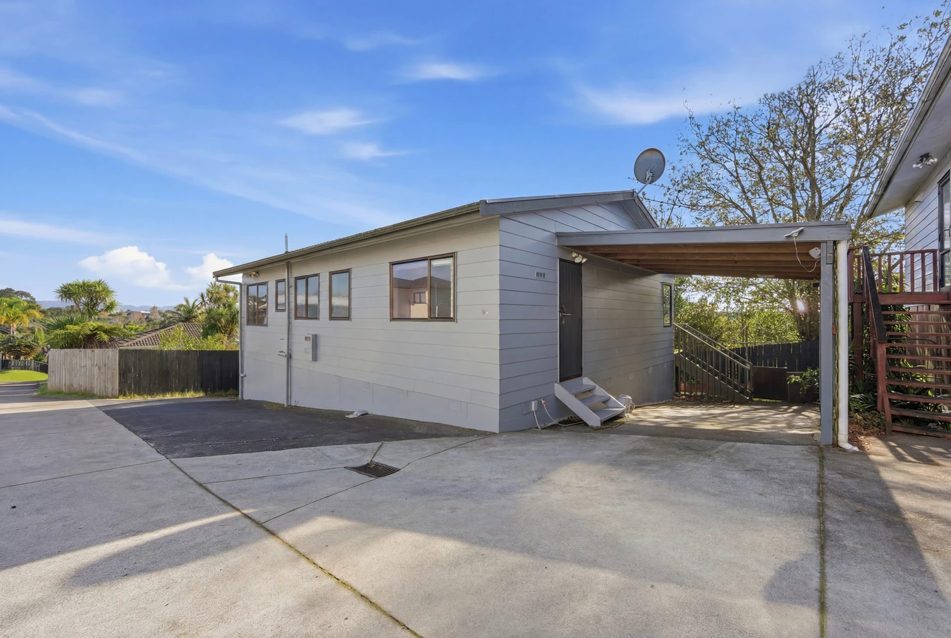 Green Bay High school zone, Renovated 3 beds 1 bath house with carport, ALL CONJUNCTIONALS WELCOME, so agents, bring your buyers, 2/38 Leo Street Glen Eden, Auckland
