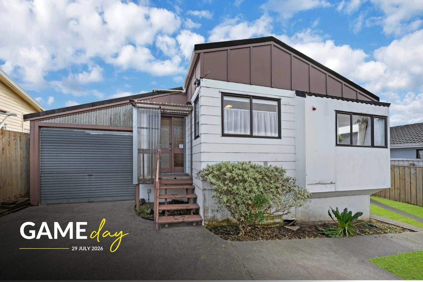 Once for around 41 years, Auction RESERVE SET $500,000, Standalone 3 beds 1 bath house with garage, The owners are ready to move on, 2/36 York Road Papatoetoe, Auckland