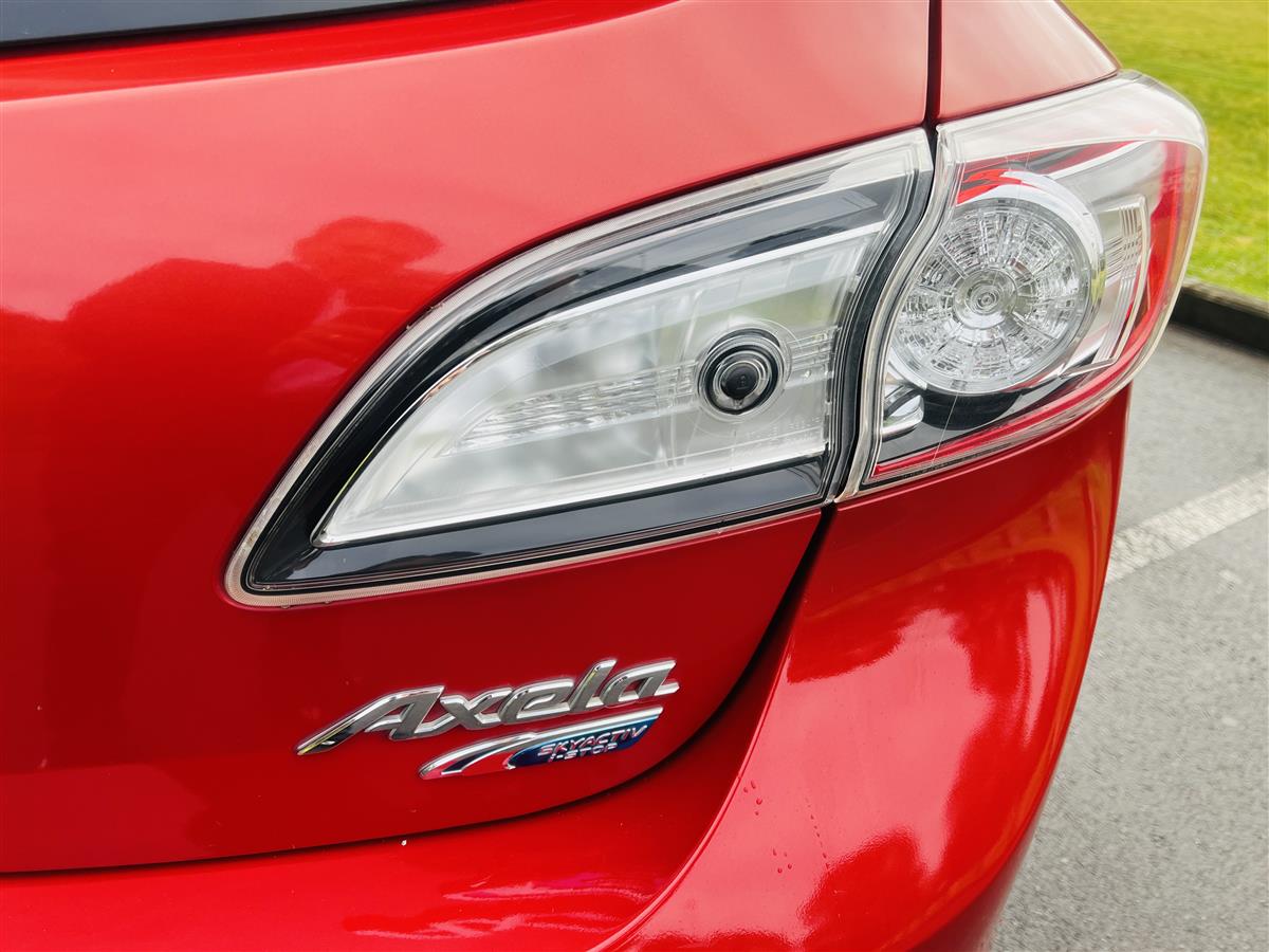 2012 Mazda Axela 2.0S LEATHER INTERIOR CRUISE CONTROL Hatchback Automatic. 5 seats, Petrol, 2,000 cc, 101,830 km