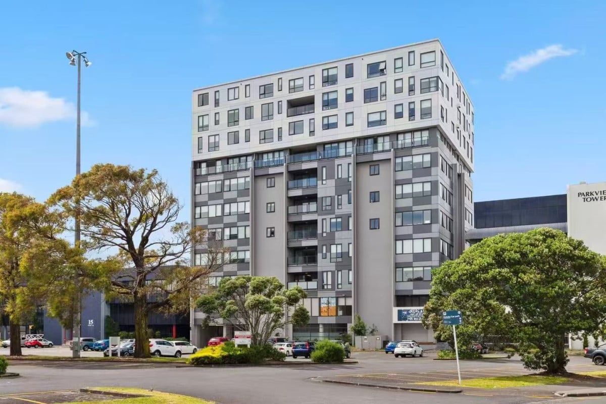 53m2 2 bedrooms, 1 bathroom freehold apartment, Opposite Manukau Train Station, 2-minutes walk to Westfield Manukau, Elevated scenic view, move-in ready, 707/17 Putney Way, Manukau, Auckland