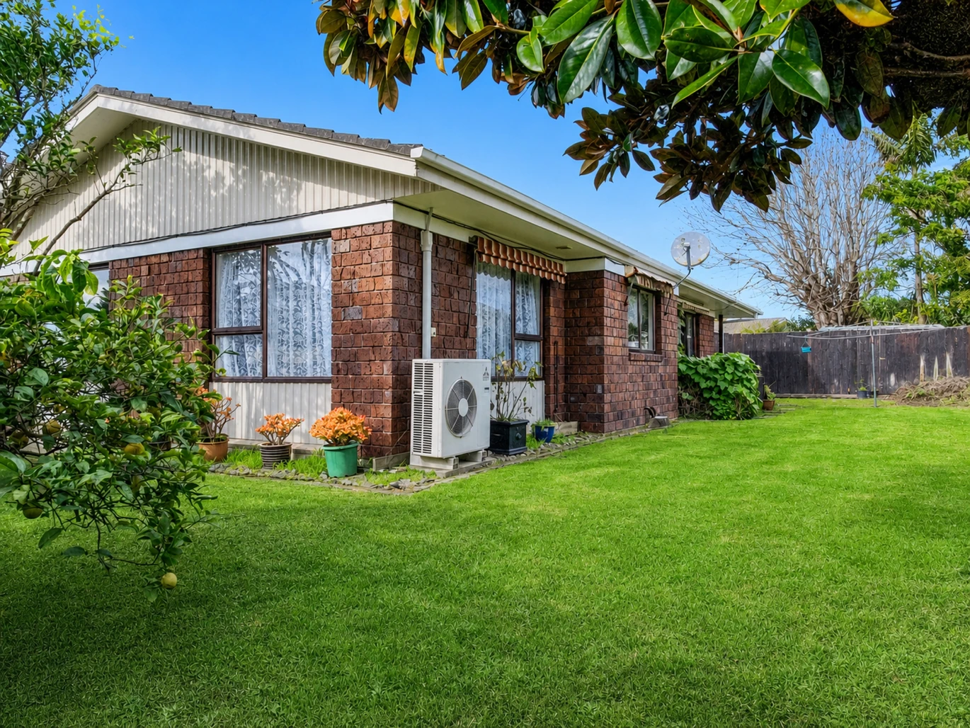 651m2 section, 200m2 Brick and tile 3 beds 2 baths house with double garage, 36 Frank Evans Place Henderson, Auckland