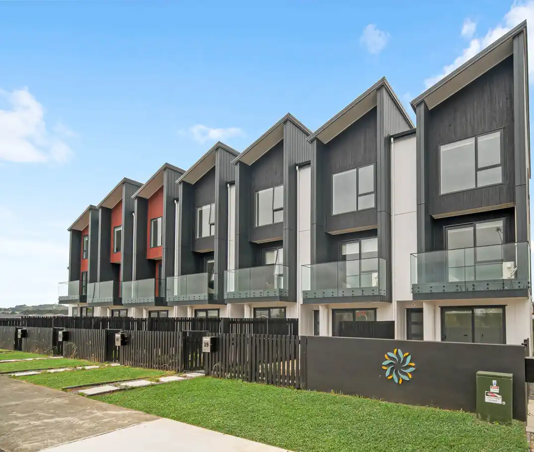 Parkside Living in an Exceptional Location, Brandnew 3 beds 2.5 baths home with garage, 1 bed 1 bath ground floor, 1 km to Ormiston Senior College, 41 Flat Bush School Road, Flat Bush, Auckland