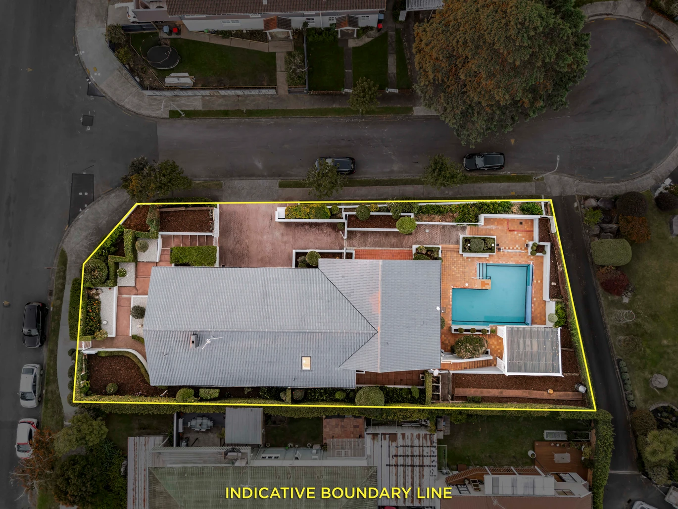 981m2 section, 404m2 character 5 beds 3 baths grand residence with triple garage, swimming pool, Beautifully landscaped gardens, 9 Worcester Road Meadowbank, Auckland